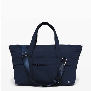 Lululemon On My Level Duffel *Small 22L
True Navy